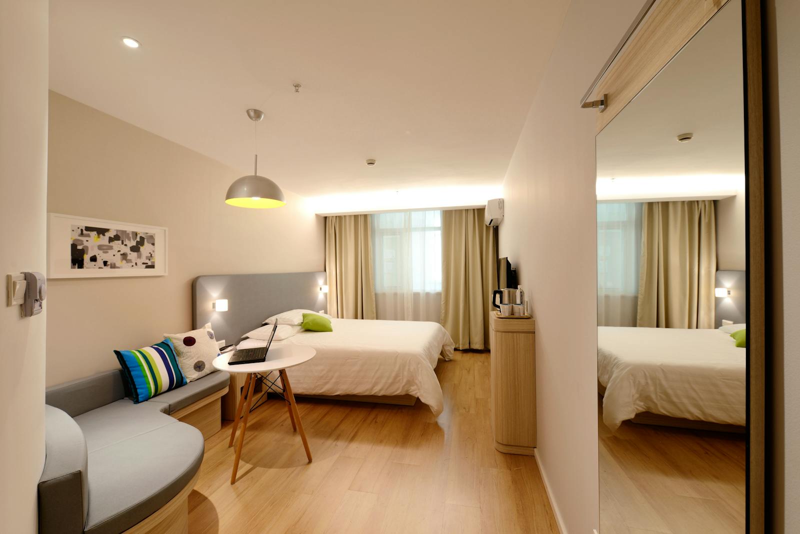 Nowoczesny hotel z designerskim wnetrzem